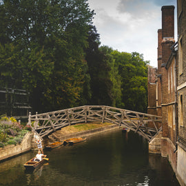 Historical Walking, Punting Tour: Cambridge