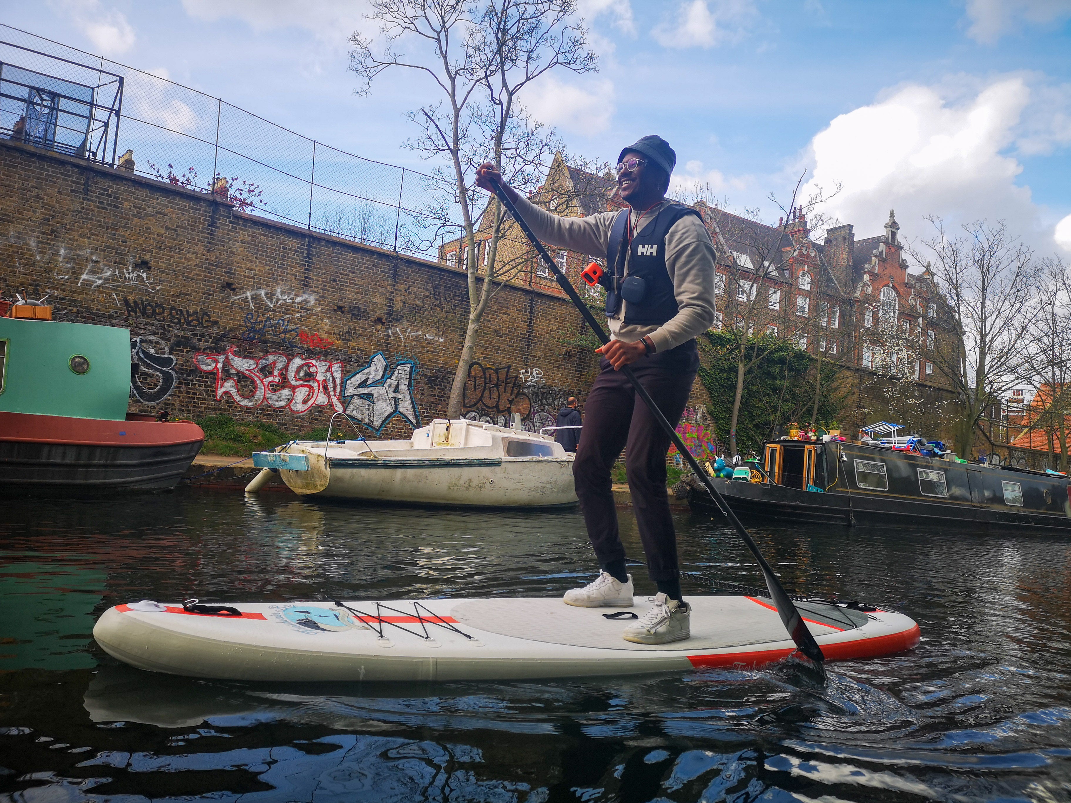 Paddleboard on Regents Canal in London